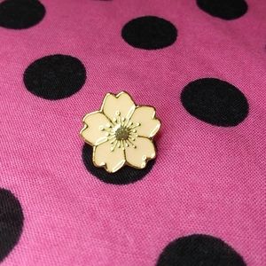 🌸Flower Pin🌸